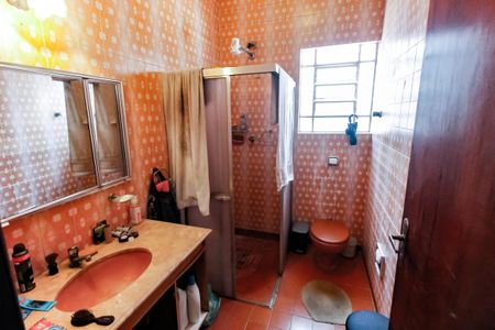 Casa à venda com 325m², 2 quartos e 8 vagas Casa à venda com 325m², 2 quartos e 8 vagasBanheiro Corredor