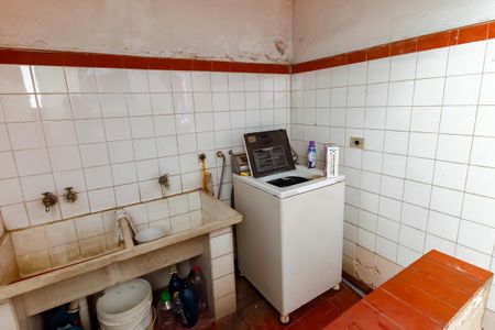 Casa à venda com 325m², 2 quartos e 8 vagas Casa à venda com 325m², 2 quartos e 8 vagasÁrea de Serviço