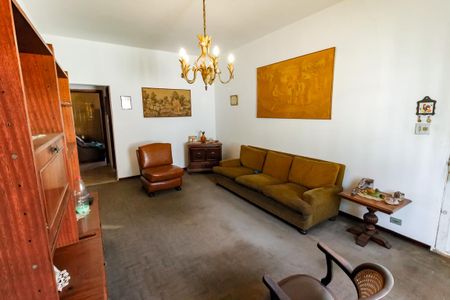 Casa à venda com 325m², 2 quartos e 8 vagas Casa à venda com 325m², 2 quartos e 8 vagasSala