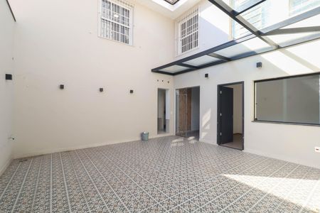Casa à venda com 210m², 4 quartos e 3 vagas Casa à venda com 210m², 4 quartos e 3 vagasQuintal