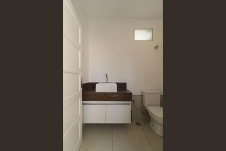 Casa à venda com 210m², 4 quartos e 3 vagas Casa à venda com 210m², 4 quartos e 3 vagasBanheiro 1