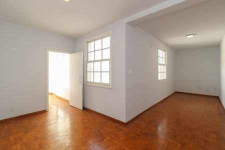 Casa à venda com 210m², 4 quartos e 3 vagas Casa à venda com 210m², 4 quartos e 3 vagasQuarto 4