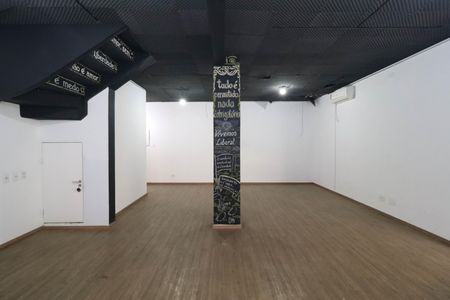 Casa à venda com 210m², 4 quartos e 3 vagas Casa à venda com 210m², 4 quartos e 3 vagasSala