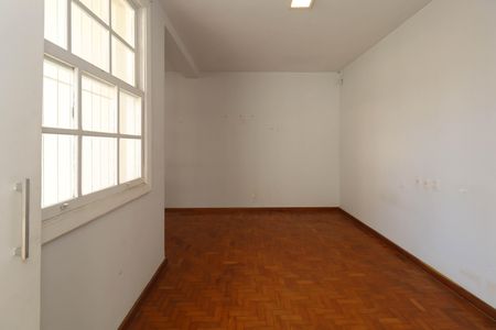 Casa à venda com 210m², 4 quartos e 3 vagas Casa à venda com 210m², 4 quartos e 3 vagasQuarto 4