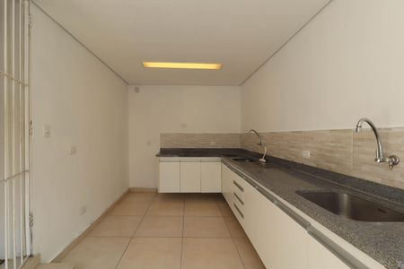 Casa à venda com 210m², 4 quartos e 3 vagas Casa à venda com 210m², 4 quartos e 3 vagasCozinha 2