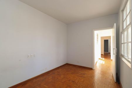 Casa à venda com 210m², 4 quartos e 3 vagas Casa à venda com 210m², 4 quartos e 3 vagasQuarto 4