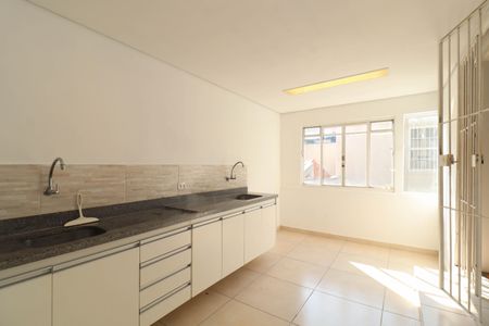 Casa à venda com 210m², 4 quartos e 3 vagas Casa à venda com 210m², 4 quartos e 3 vagasCozinha 2