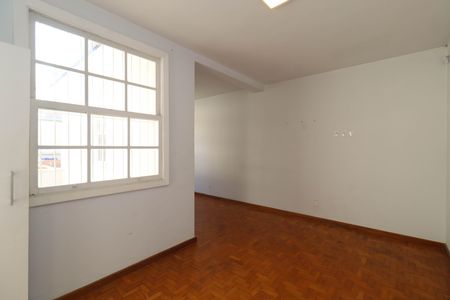 Casa à venda com 210m², 4 quartos e 3 vagas Casa à venda com 210m², 4 quartos e 3 vagasQuarto 4