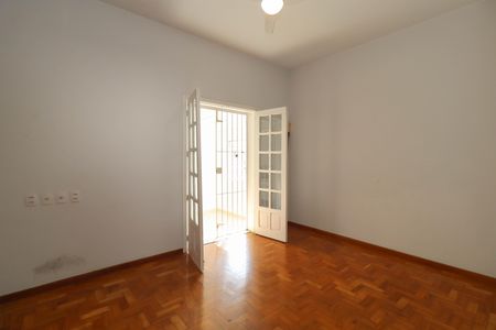Casa à venda com 210m², 4 quartos e 3 vagas Casa à venda com 210m², 4 quartos e 3 vagasQuarto 2
