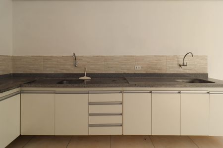 Casa à venda com 210m², 4 quartos e 3 vagas Casa à venda com 210m², 4 quartos e 3 vagasCozinha 2