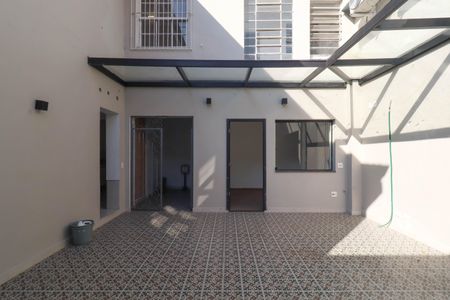 Casa à venda com 210m², 4 quartos e 3 vagas Casa à venda com 210m², 4 quartos e 3 vagasQuintal