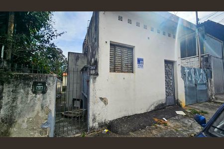 Casa à venda com 250m², 3 quartos e 2 vagas Casa à venda com 250m², 3 quartos e 2 vagasFachada