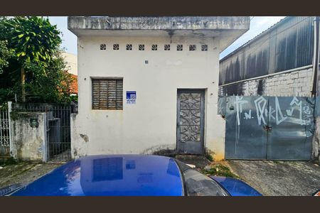 Casa à venda com 250m², 3 quartos e 2 vagas Casa à venda com 250m², 3 quartos e 2 vagasFachada