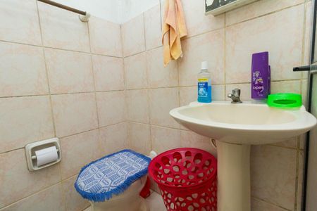 Casa à venda com 250m², 3 quartos e 2 vagas Casa à venda com 250m², 3 quartos e 2 vagasCasa 3: Banheiro