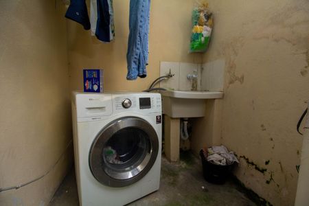 Casa à venda com 250m², 3 quartos e 2 vagas Casa à venda com 250m², 3 quartos e 2 vagasCasa 1: Área de Serviço