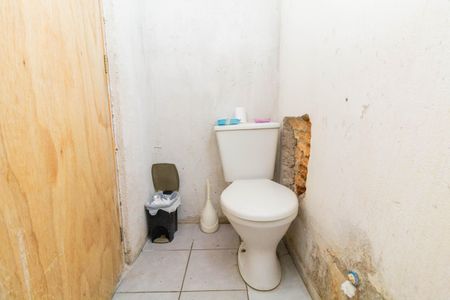 Casa à venda com 250m², 3 quartos e 2 vagas Casa à venda com 250m², 3 quartos e 2 vagasCasa 2: Banheiro