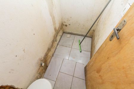 Casa à venda com 250m², 3 quartos e 2 vagas Casa à venda com 250m², 3 quartos e 2 vagasCasa 2: Banheiro