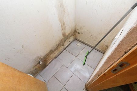 Casa à venda com 250m², 3 quartos e 2 vagas Casa à venda com 250m², 3 quartos e 2 vagasCasa 2: Banheiro