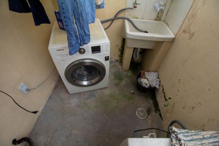 Casa à venda com 250m², 3 quartos e 2 vagas Casa à venda com 250m², 3 quartos e 2 vagasCasa 1: Área de Serviço