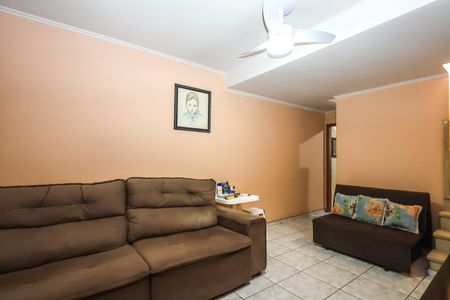 Casa à venda com 90m², 3 quartos e 2 vagasSala