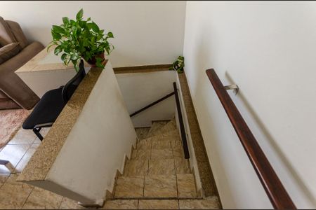 Casa para alugar com 200m², 3 quartos e sem vagaEscada