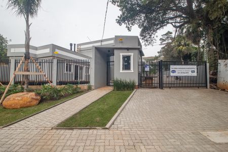 Casa à venda com 57m², 2 quartos e 1 vaga Casa à venda com 57m², 2 quartos e 1 vagaFachada