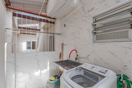 Casa à venda com 135m², 3 quartos e 1 vagaÁrea de Serviço