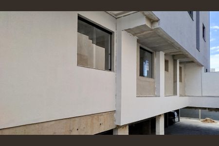 Apartamento à venda com 37m², 1 quarto e 1 vaga Apartamento à venda com 37m², 1 quarto e 1 vagaFachada Lateral+Placa