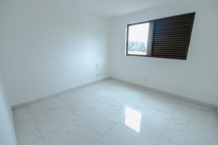 Apartamento à venda com 260m², 4 quartos e 4 vagasQuarto 2 / semi-suite