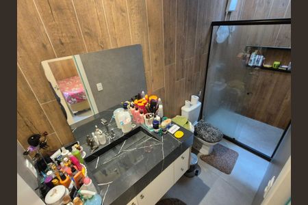 Casa de condomínio para alugar com 220m², 3 quartos e 2 vagasBanheiro suite 3