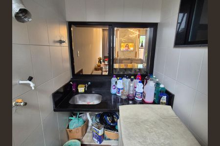 Casa de condomínio para alugar com 220m², 3 quartos e 2 vagasÁrea de Serviço 