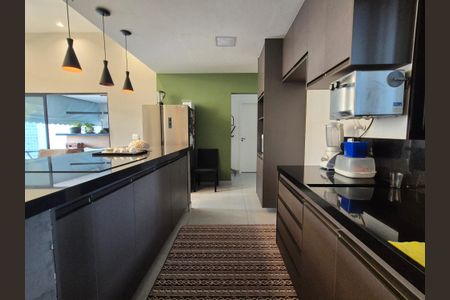 Casa de condomínio para alugar com 220m², 3 quartos e 2 vagasCozinha 