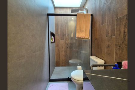 Casa de condomínio para alugar com 220m², 3 quartos e 2 vagasBanheiro suite 