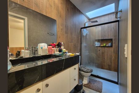 Casa de condomínio para alugar com 220m², 3 quartos e 2 vagasBanheiro suite 3