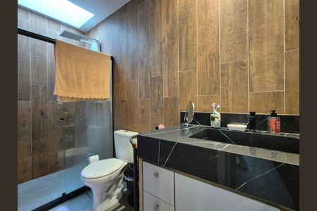 Casa de condomínio para alugar com 220m², 3 quartos e 2 vagasBanheiro suite 