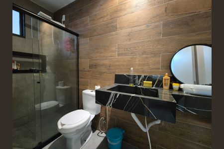 Casa de condomínio para alugar com 220m², 3 quartos e 2 vagasBanheiro suite 2