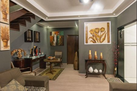 Casa à venda com 190m², 3 quartos e 3 vagas Casa à venda com 190m², 3 quartos e 3 vagasSala