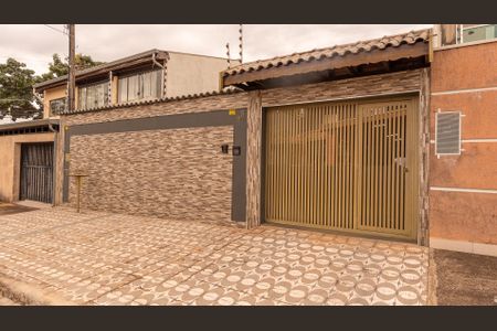 Casa à venda com 190m², 3 quartos e 3 vagas Casa à venda com 190m², 3 quartos e 3 vagasFachada