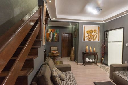 Casa à venda com 190m², 3 quartos e 3 vagas Casa à venda com 190m², 3 quartos e 3 vagasSala