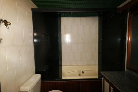 Apartamento à venda com 260m², 2 quartos e 2 vagas Apartamento à venda com 260m², 2 quartos e 2 vagasTerraço - Banheiro