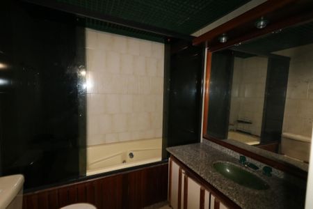 Apartamento à venda com 260m², 2 quartos e 2 vagas Apartamento à venda com 260m², 2 quartos e 2 vagasTerraço - Banheiro