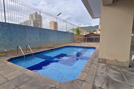 Apartamento à venda com 260m², 2 quartos e 2 vagas Apartamento à venda com 260m², 2 quartos e 2 vagasÁrea comum - Piscina
