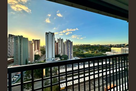 Apartamento para alugar com 90m², 3 quartos e 2 vagas Apartamento para alugar com 90m², 3 quartos e 2 vagasVista da Varanda - com o vidro aberto