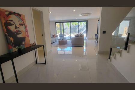 Casa à venda com 1072m², 6 quartos e 2 vagas Casa à venda com 1072m², 6 quartos e 2 vagasSala