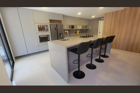 Casa à venda com 1072m², 6 quartos e 2 vagas Casa à venda com 1072m², 6 quartos e 2 vagasCozinha