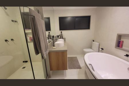 Casa à venda com 1072m², 6 quartos e 2 vagas Casa à venda com 1072m², 6 quartos e 2 vagasBanheiro