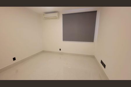 Casa à venda com 1072m², 6 quartos e 2 vagas Casa à venda com 1072m², 6 quartos e 2 vagasQuarto