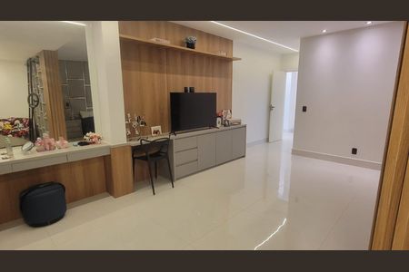Casa à venda com 1072m², 6 quartos e 2 vagas Casa à venda com 1072m², 6 quartos e 2 vagasQuarto