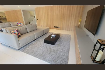 Casa à venda com 1072m², 6 quartos e 2 vagas Casa à venda com 1072m², 6 quartos e 2 vagasSala