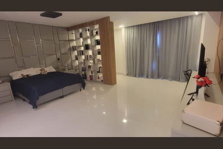 Casa à venda com 1072m², 6 quartos e 2 vagas Casa à venda com 1072m², 6 quartos e 2 vagasQuarto